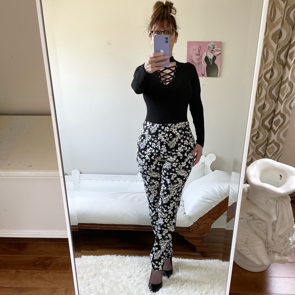 BLACK WHITE FLORAL PRINT SKINNY LEG STRETCH PANTS SLITS